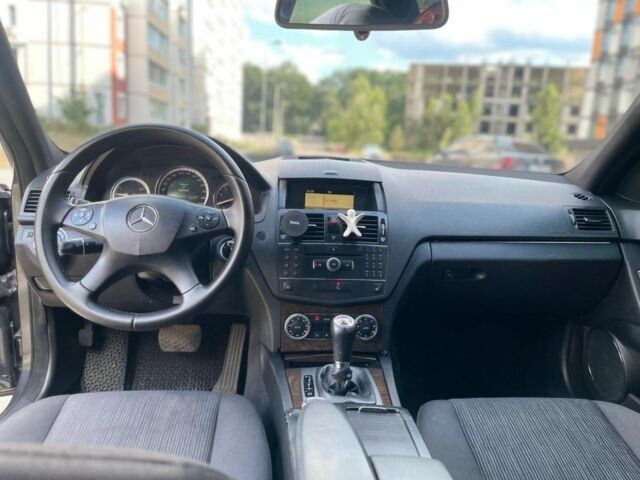 Чорний Мерседес Ц-Клас, об'ємом двигуна 1.8 л та пробігом 280 тис. км за 9000 $, фото 20 на Automoto.ua