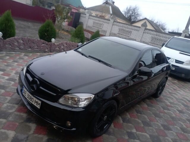 Черный Мерседес Ц-Класс, объемом двигателя 3.5 л и пробегом 158 тыс. км за 10300 $, фото 2 на Automoto.ua