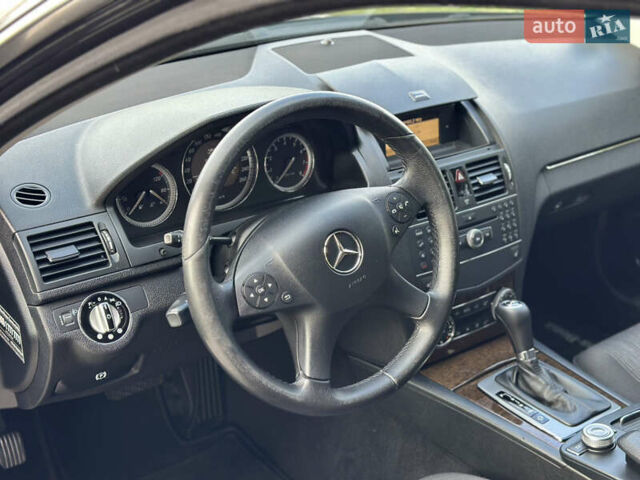 Мерседес Ц-Клас 2007 у Старокостянтинів на Automoto.ua Чорний Мерседес Ц-Клас, об'ємом двигуна 1.8 л та пробігом 220 тис. км за 8350 $, фото 14 на Automoto.ua