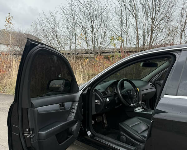 Чорний Мерседес Ц-Клас, об'ємом двигуна 2.99 л та пробігом 325 тис. км за 9999 $, фото 29 на Automoto.ua