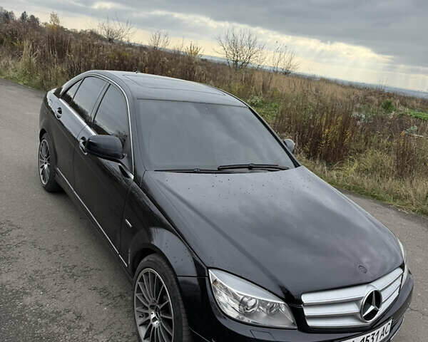 Чорний Мерседес Ц-Клас, об'ємом двигуна 2.99 л та пробігом 325 тис. км за 9999 $, фото 4 на Automoto.ua