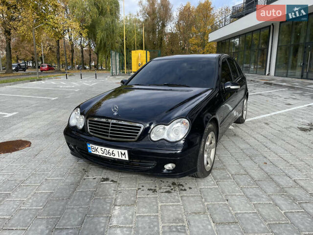 Мерседес Ц-Клас 2007 у Рівному на Automoto.ua Чорний Мерседес Ц-Клас, об'ємом двигуна 1.8 л та пробігом 197 тис. км за 6099 $, фото 3 на Automoto.ua