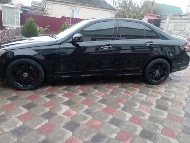 Черный Мерседес Ц-Класс, объемом двигателя 3.5 л и пробегом 158 тыс. км за 10300 $, фото 6 на Automoto.ua