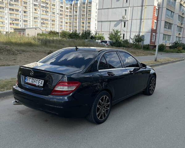 Черный Мерседес Ц-Класс, объемом двигателя 1.8 л и пробегом 280 тыс. км за 8700 $, фото 3 на Automoto.ua