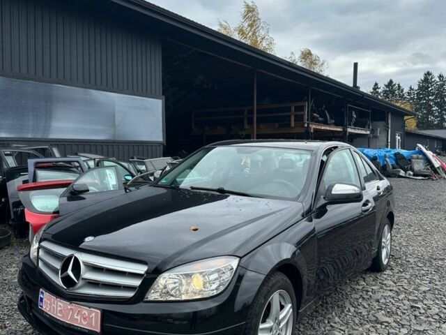 Мерседес Ц-Клас 2007 у Луцьку на Automoto.ua Чорний Мерседес Ц-Клас, об'ємом двигуна 2.2 л та пробігом 250 тис. км за 9300 $, фото 1 на Automoto.ua