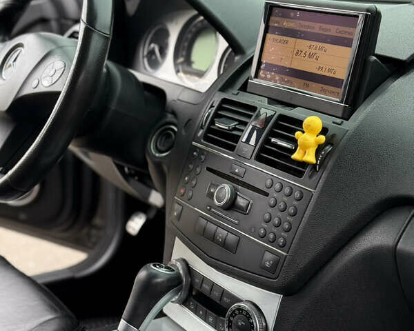 Чорний Мерседес Ц-Клас, об'ємом двигуна 2.99 л та пробігом 325 тис. км за 9999 $, фото 22 на Automoto.ua