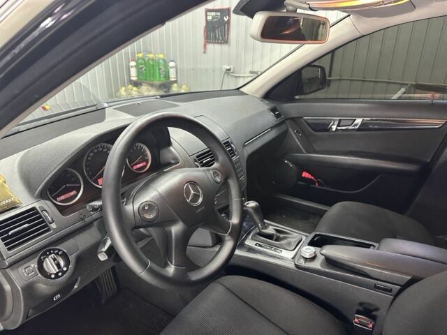 Чорний Мерседес Ц-Клас, об'ємом двигуна 1.8 л та пробігом 175 тис. км за 8500 $, фото 8 на Automoto.ua