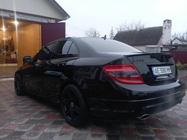 Черный Мерседес Ц-Класс, объемом двигателя 3.5 л и пробегом 158 тыс. км за 10300 $, фото 11 на Automoto.ua