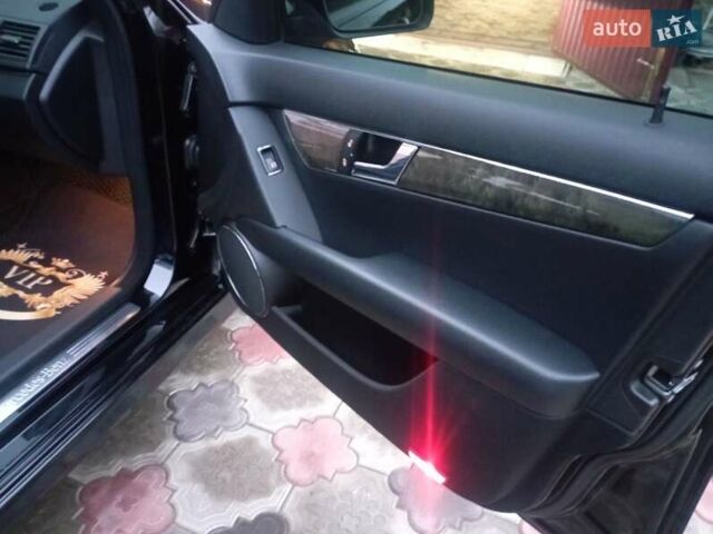 Черный Мерседес Ц-Класс, объемом двигателя 3.5 л и пробегом 158 тыс. км за 10300 $, фото 17 на Automoto.ua