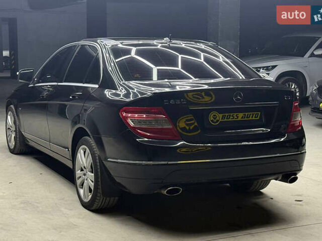 Черный Мерседес Ц-Класс, объемом двигателя 3 л и пробегом 240 тыс. км за 9800 $, фото 3 на Automoto.ua