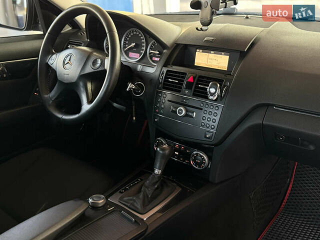 Чорний Мерседес Ц-Клас, об'ємом двигуна 1.8 л та пробігом 156 тис. км за 9499 $, фото 10 на Automoto.ua