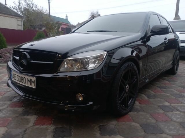 Черный Мерседес Ц-Класс, объемом двигателя 3.5 л и пробегом 158 тыс. км за 10300 $, фото 3 на Automoto.ua