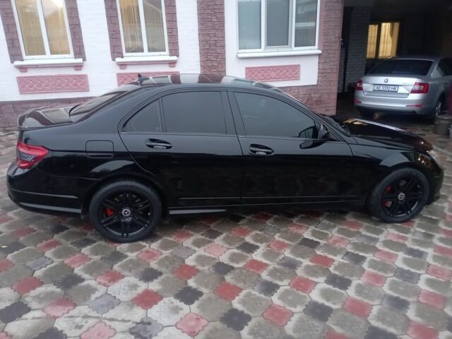 Черный Мерседес Ц-Класс, объемом двигателя 3.5 л и пробегом 158 тыс. км за 10300 $, фото 7 на Automoto.ua