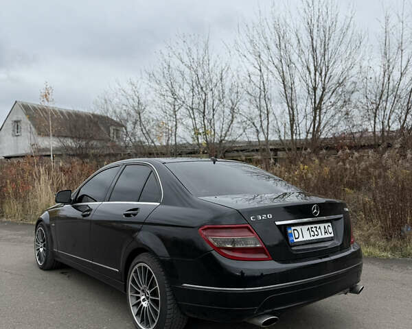 Чорний Мерседес Ц-Клас, об'ємом двигуна 2.99 л та пробігом 325 тис. км за 9999 $, фото 11 на Automoto.ua