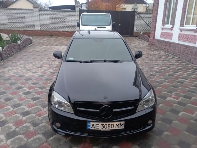 Черный Мерседес Ц-Класс, объемом двигателя 3.5 л и пробегом 158 тыс. км за 10300 $, фото 4 на Automoto.ua