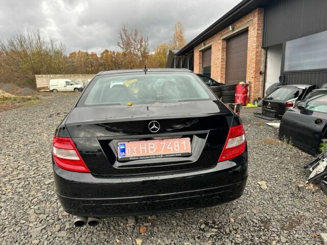 Чорний Мерседес Ц-Клас, об'ємом двигуна 2.2 л та пробігом 350 тис. км за 9100 $, фото 2 на Automoto.ua