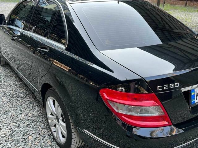 Черный Мерседес Ц-Класс, объемом двигателя 3 л и пробегом 210 тыс. км за 9099 $, фото 2 на Automoto.ua