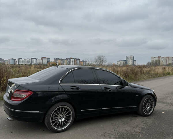 Чорний Мерседес Ц-Клас, об'ємом двигуна 2.99 л та пробігом 325 тис. км за 9999 $, фото 9 на Automoto.ua