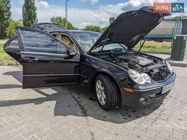 Чорний Мерседес Ц-Клас, об'ємом двигуна 3 л та пробігом 218 тис. км за 6600 $, фото 4 на Automoto.ua