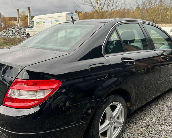 Чорний Мерседес Ц-Клас, об'ємом двигуна 2.2 л та пробігом 350 тис. км за 8900 $, фото 5 на Automoto.ua