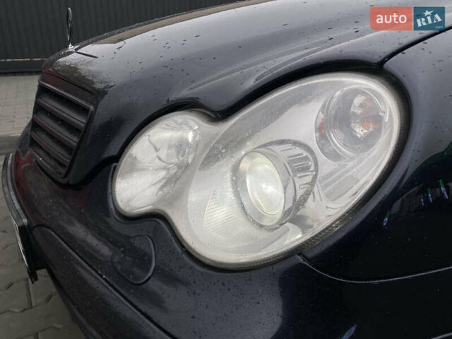 Чорний Мерседес Ц-Клас, об'ємом двигуна 1.8 л та пробігом 260 тис. км за 6500 $, фото 13 на Automoto.ua