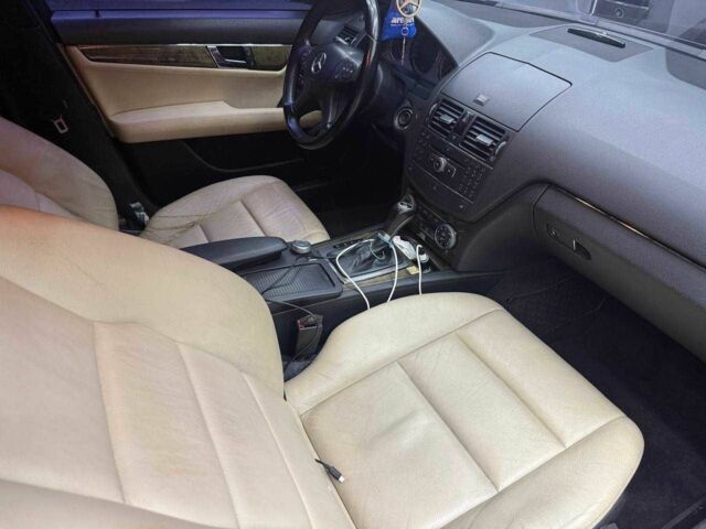 Черный Мерседес Ц-Класс, объемом двигателя 3 л и пробегом 240 тыс. км за 9800 $, фото 18 на Automoto.ua