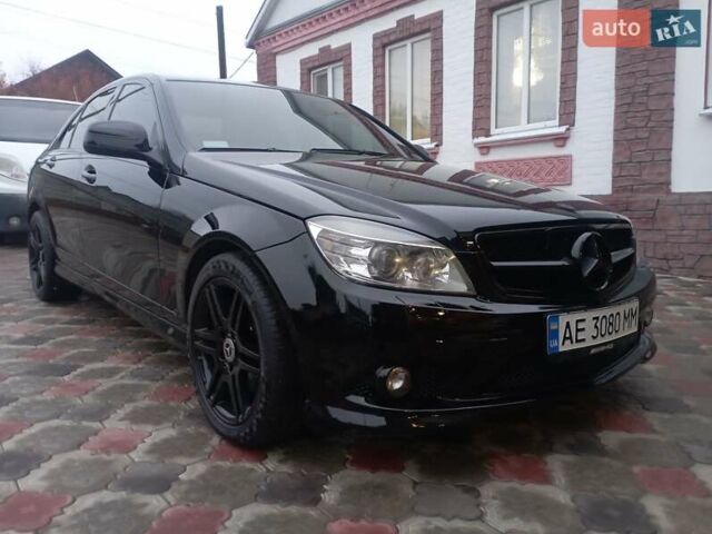 Черный Мерседес Ц-Класс, объемом двигателя 3.5 л и пробегом 158 тыс. км за 10300 $, фото 1 на Automoto.ua