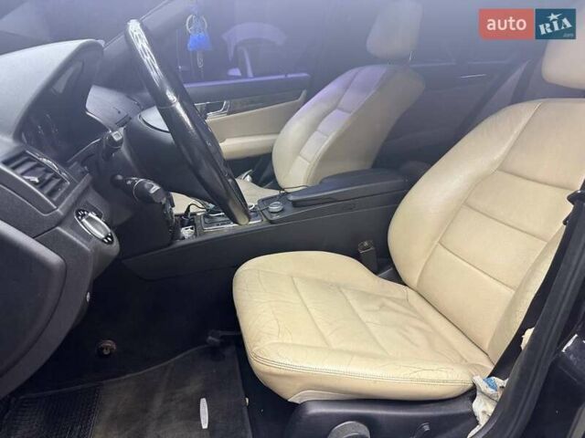 Черный Мерседес Ц-Класс, объемом двигателя 3 л и пробегом 240 тыс. км за 9800 $, фото 8 на Automoto.ua