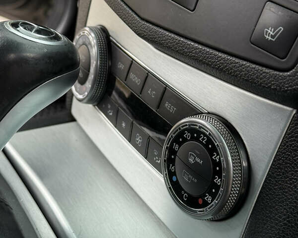 Чорний Мерседес Ц-Клас, об'ємом двигуна 2.99 л та пробігом 325 тис. км за 9999 $, фото 20 на Automoto.ua