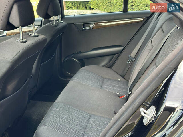 Мерседес Ц-Клас 2007 у Старокостянтинів на Automoto.ua Чорний Мерседес Ц-Клас, об'ємом двигуна 1.8 л та пробігом 220 тис. км за 8350 $, фото 19 на Automoto.ua