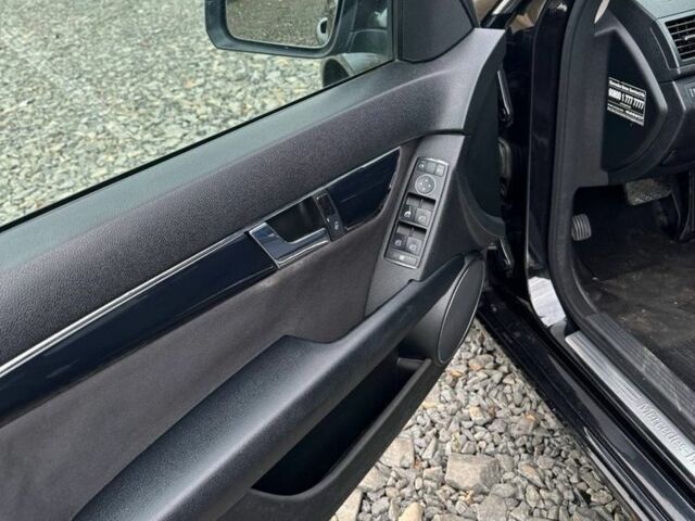 Чорний Мерседес Ц-Клас, об'ємом двигуна 2.2 л та пробігом 350 тис. км за 9100 $, фото 15 на Automoto.ua