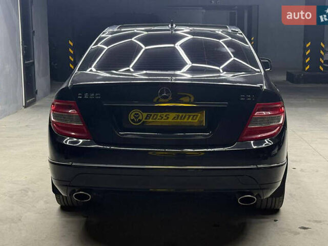 Черный Мерседес Ц-Класс, объемом двигателя 3 л и пробегом 240 тыс. км за 9800 $, фото 4 на Automoto.ua