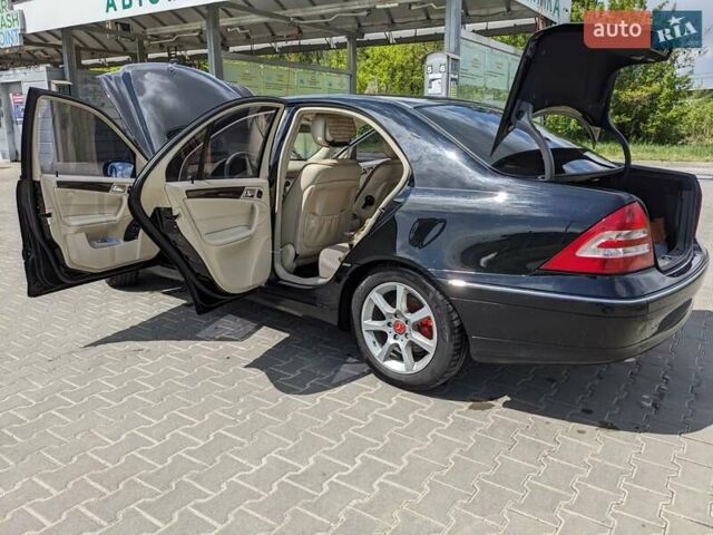 Чорний Мерседес Ц-Клас, об'ємом двигуна 3 л та пробігом 218 тис. км за 6600 $, фото 6 на Automoto.ua