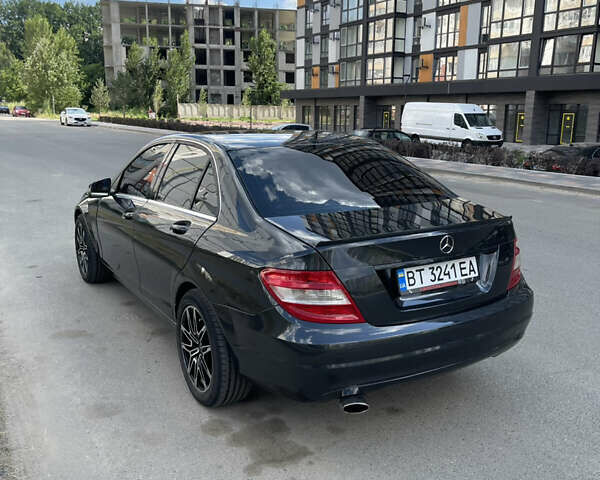 Черный Мерседес Ц-Класс, объемом двигателя 1.8 л и пробегом 280 тыс. км за 8700 $, фото 4 на Automoto.ua
