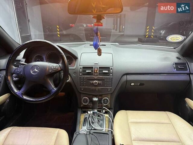 Черный Мерседес Ц-Класс, объемом двигателя 3 л и пробегом 240 тыс. км за 9800 $, фото 14 на Automoto.ua