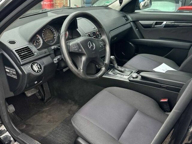 Чорний Мерседес Ц-Клас, об'ємом двигуна 2.2 л та пробігом 350 тис. км за 9100 $, фото 16 на Automoto.ua