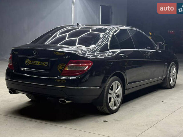 Черный Мерседес Ц-Класс, объемом двигателя 3 л и пробегом 240 тыс. км за 9800 $, фото 5 на Automoto.ua