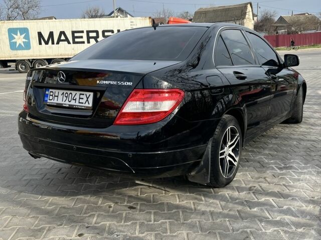 Чорний Мерседес Ц-Клас, об'ємом двигуна 1.8 л та пробігом 175 тис. км за 8500 $, фото 1 на Automoto.ua