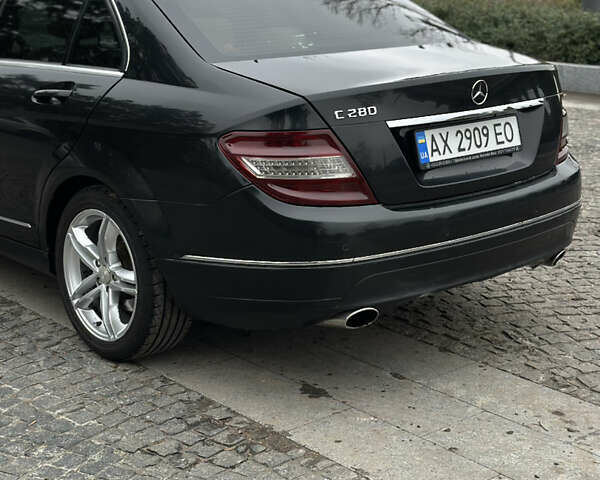 Черный Мерседес Ц-Класс, объемом двигателя 3 л и пробегом 300 тыс. км за 8200 $, фото 7 на Automoto.ua