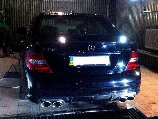 Черный Мерседес Ц-Класс, объемом двигателя 3 л и пробегом 220 тыс. км за 13999 $, фото 2 на Automoto.ua