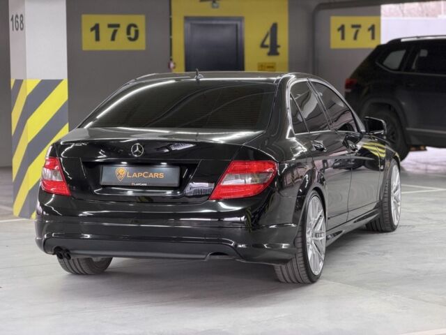 Черный Мерседес Ц-Класс, объемом двигателя 1.8 л и пробегом 300 тыс. км за 11000 $, фото 3 на Automoto.ua