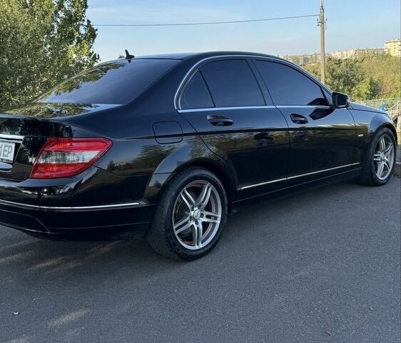 Чорний Мерседес Ц-Клас, об'ємом двигуна 1.8 л та пробігом 250 тис. км за 8500 $, фото 3 на Automoto.ua