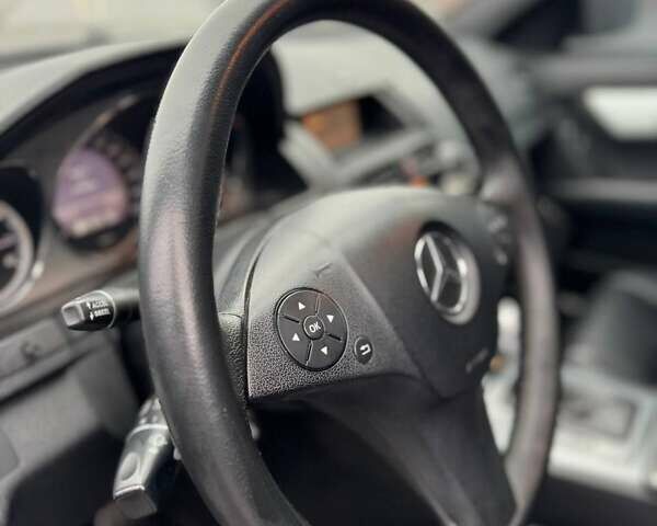 Черный Мерседес Ц-Класс, объемом двигателя 3 л и пробегом 315 тыс. км за 11500 $, фото 18 на Automoto.ua