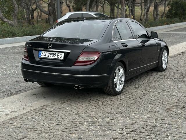 Чорний Мерседес Ц-Клас, об'ємом двигуна 3 л та пробігом 300 тис. км за 8200 $, фото 4 на Automoto.ua