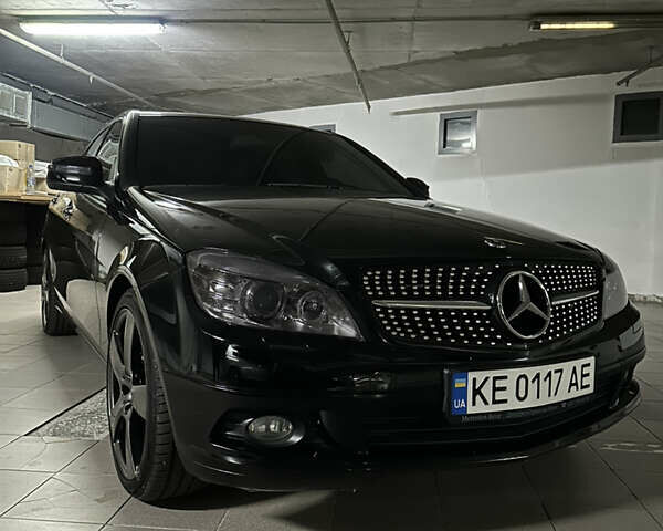 Чорний Мерседес Ц-Клас, об'ємом двигуна 1.8 л та пробігом 67 тис. км за 11500 $, фото 1 на Automoto.ua