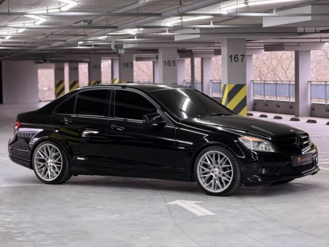 Черный Мерседес Ц-Класс, объемом двигателя 1.8 л и пробегом 300 тыс. км за 11000 $, фото 4 на Automoto.ua