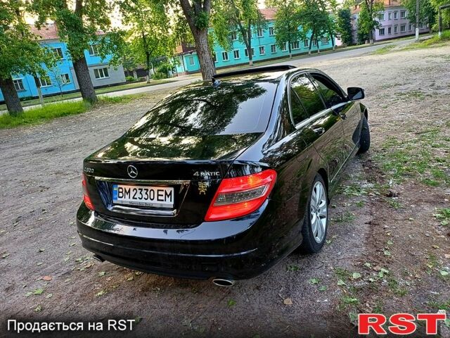 Чорний Мерседес Ц-Клас, об'ємом двигуна 3 л та пробігом 256 тис. км за 8250 $, фото 1 на Automoto.ua