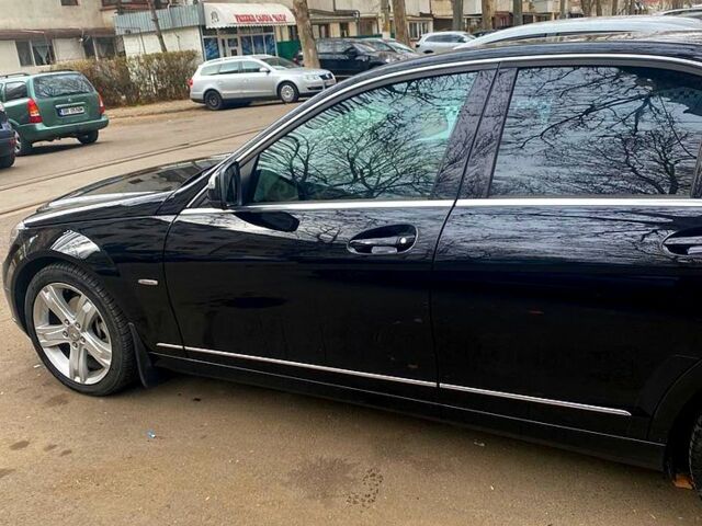 Чорний Мерседес Ц-Клас, об'ємом двигуна 3 л та пробігом 216 тис. км за 9000 $, фото 6 на Automoto.ua