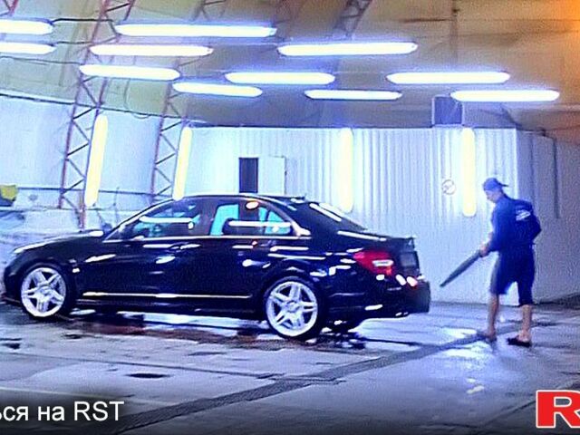 Чорний Мерседес Ц-Клас, об'ємом двигуна 3 л та пробігом 221 тис. км за 13900 $, фото 1 на Automoto.ua