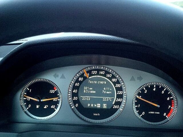 Чорний Мерседес Ц-Клас, об'ємом двигуна 3 л та пробігом 221 тис. км за 13900 $, фото 3 на Automoto.ua